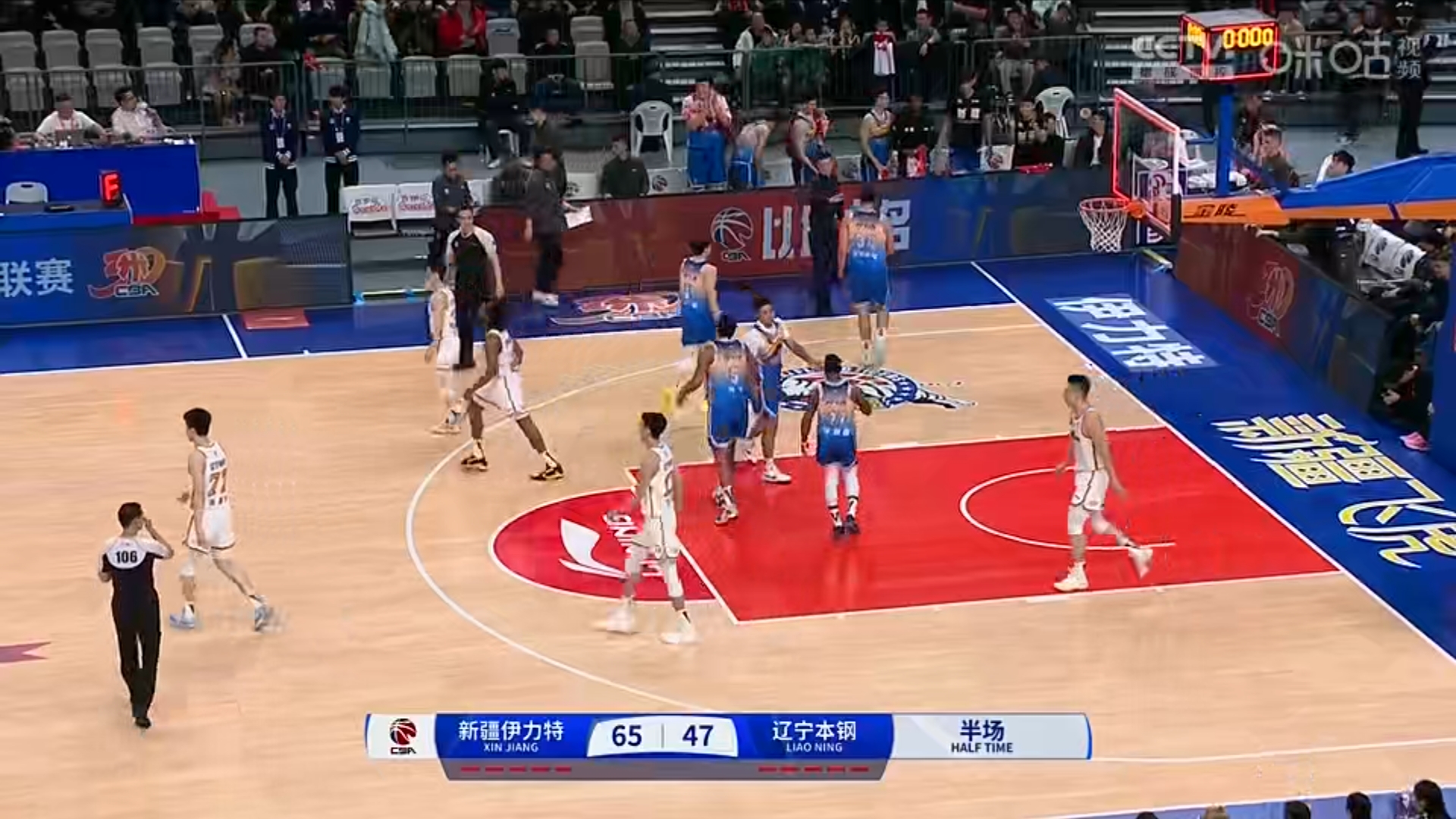 包含新疆男篮惨遭惨败，跌出前四位置的词条