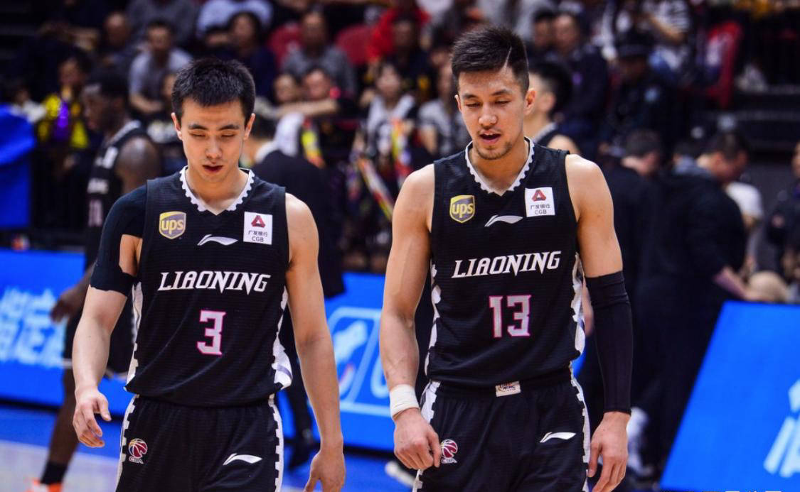 鹈鹕鏖战天津队，郭艾伦状态火热