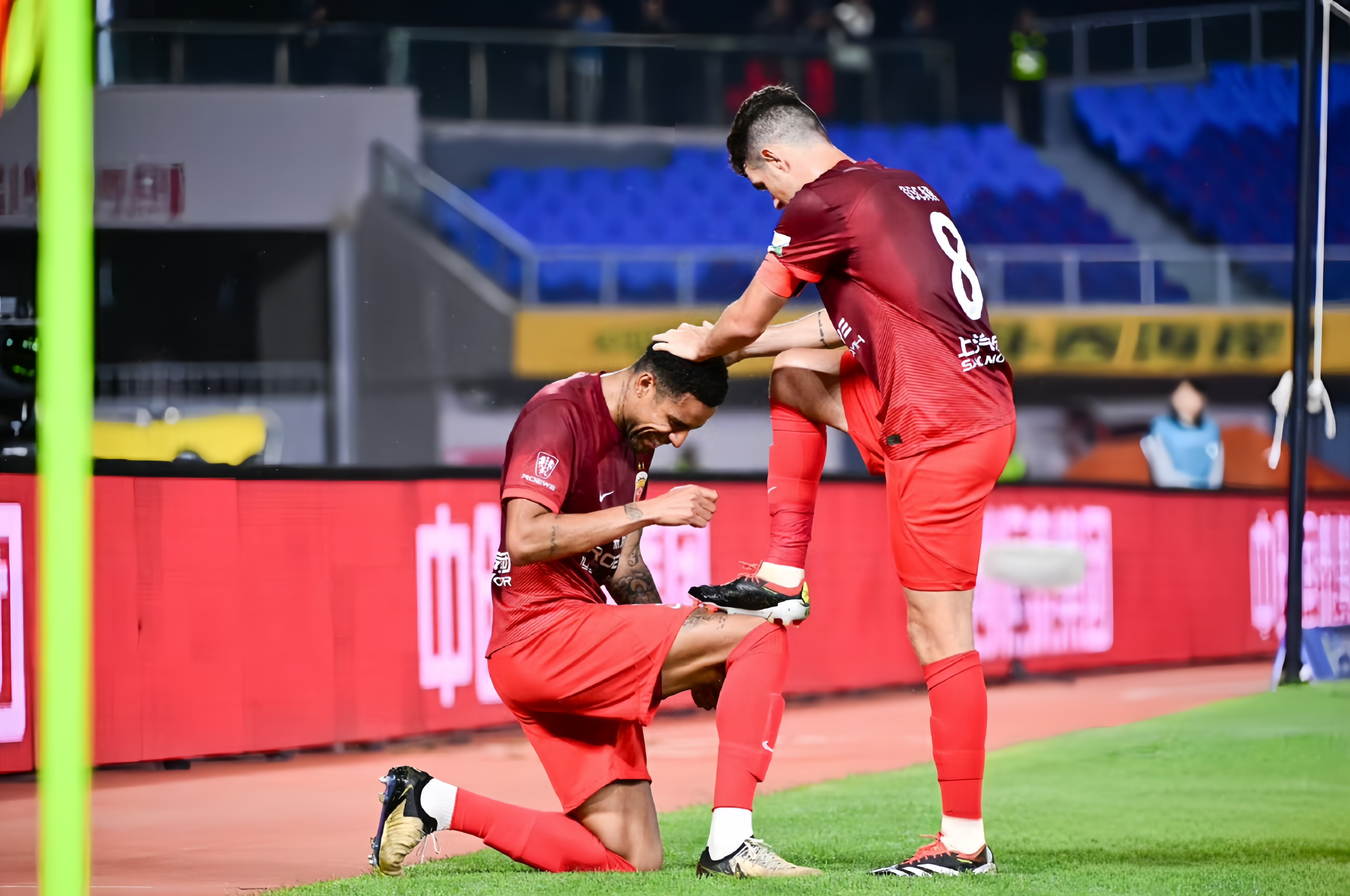 挪威险胜那不勒斯,门迪带队取胜 挪威险胜那不勒斯,门迪带队取胜