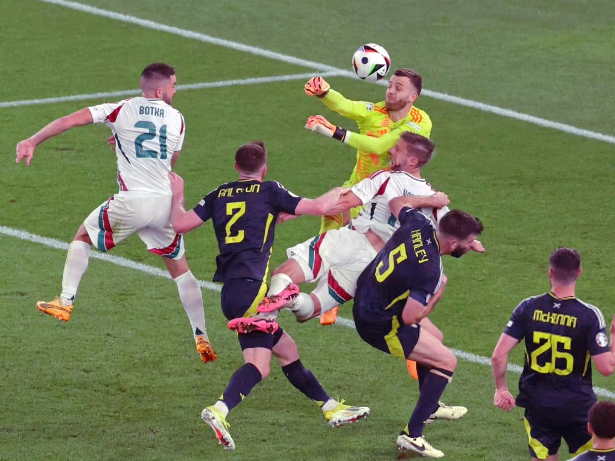 沙尔克04防守锋线不无稽执意，赢足主场比赛