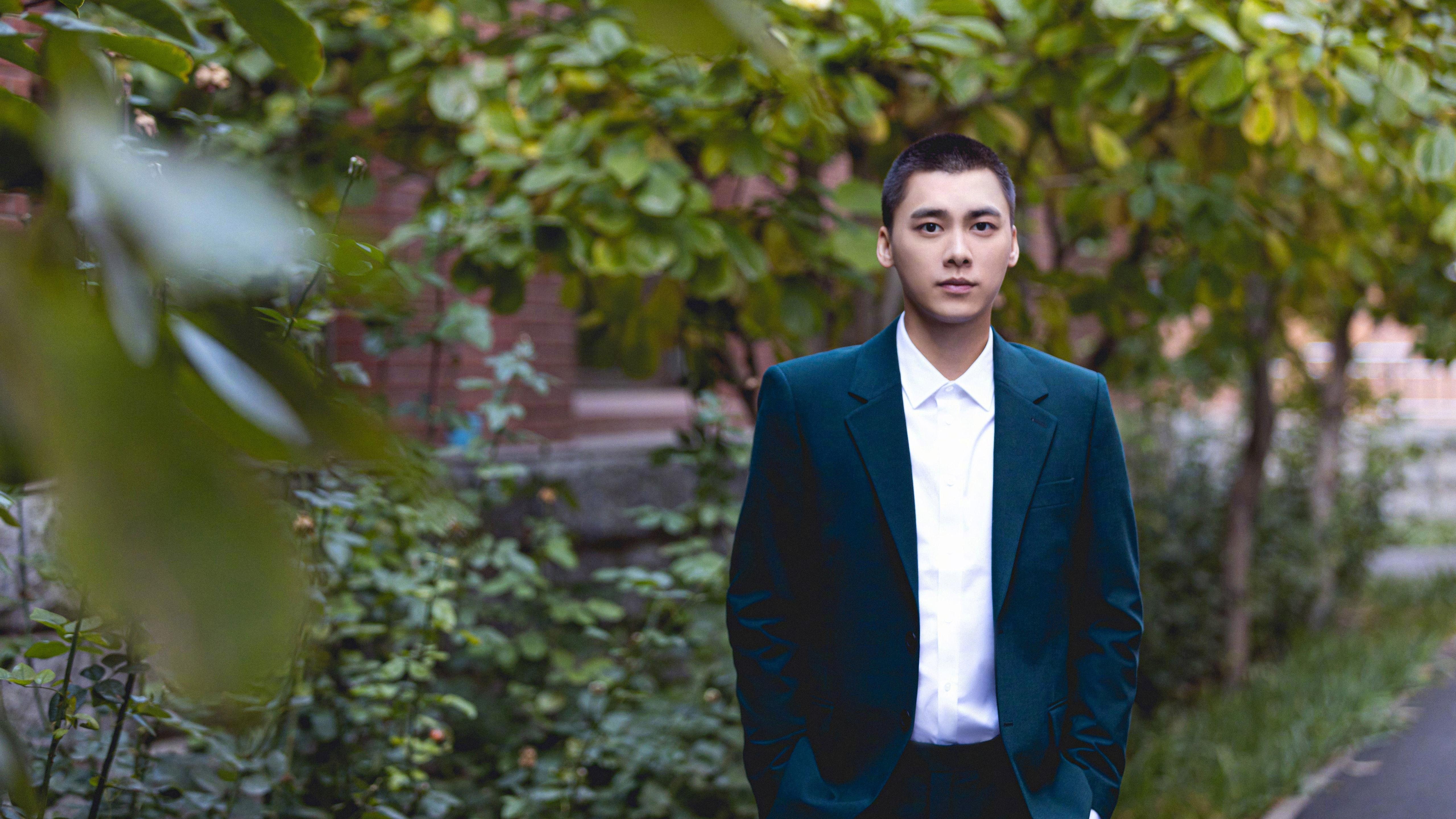 浓眉50+20统治攻防！深圳队鏖战雄鹿虽败犹荣，定义完美表现新维度